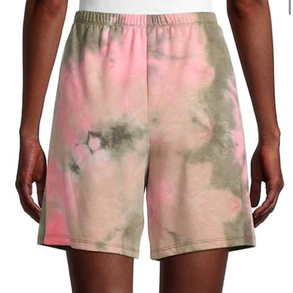 High-Waisted Shorts - Picture 2 of 10